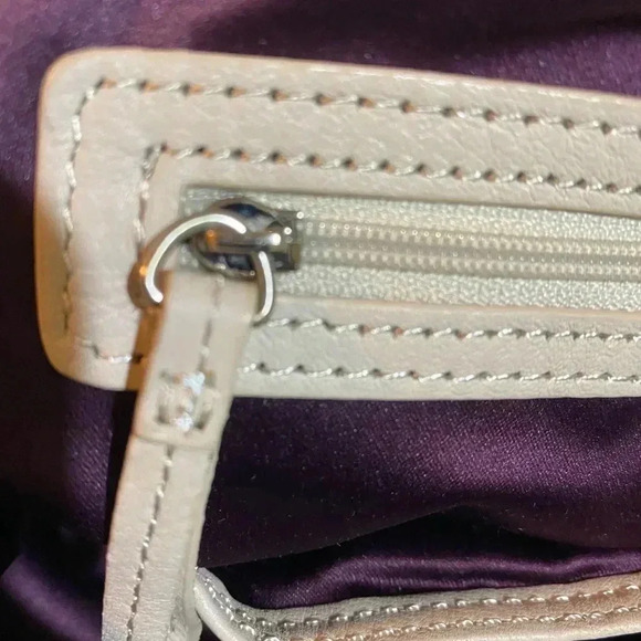 B. Markowsky silver metallic leather satchel handbag - Picture 5 of 11